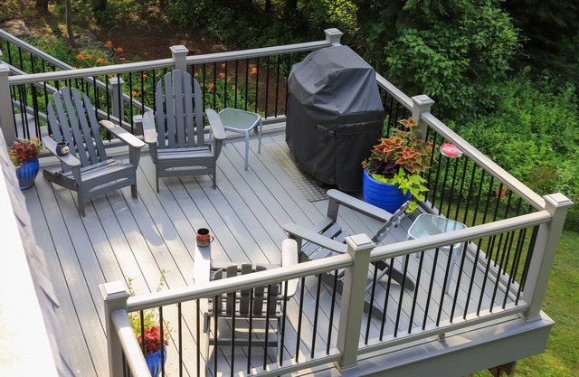 Mtn Views. Backyard sledding hill. Pet-friendly.