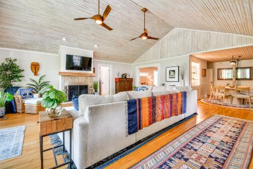 Mtn Views, Deck, Porches and Patio Asheville Escape