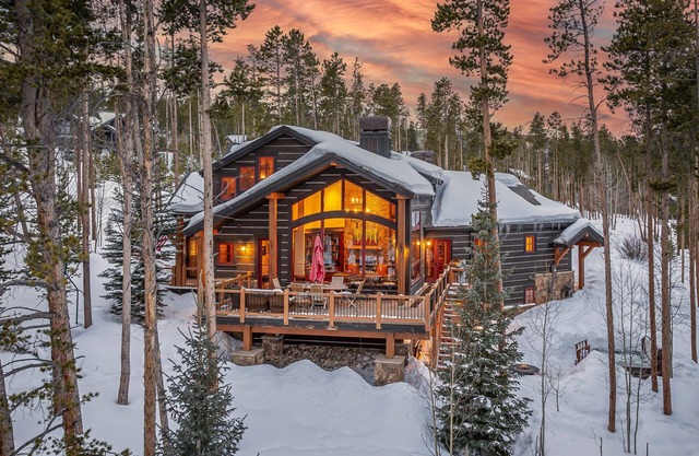 Mtn Views + Hot Tub + Ski Shuttle + Near Nordic Skiing - Cypress Mountain Chalet