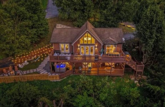 Mtn Views, HotTub, Sauna, Outdoor Theater, FirePit
