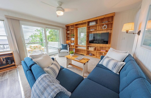 Mucky Duck + Soundfront + Duck NC + Sanderlin Community with Pool