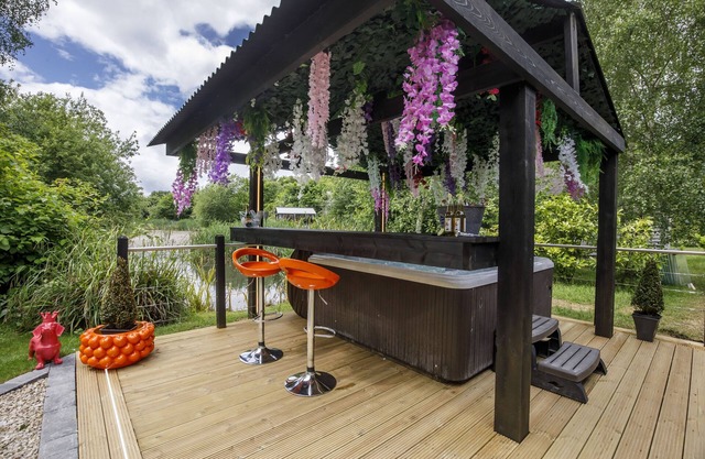 Mulberry Lodge - sleeps 4 guests in 2 bedrooms