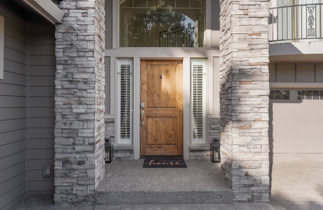 Multi-Generation Friendly 5BR Luxury Home, Ideal for Extended Stays Pets Welcome