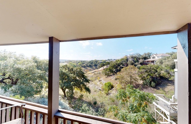 Multiple level townhouse with patio, great views, playground & Wifi
