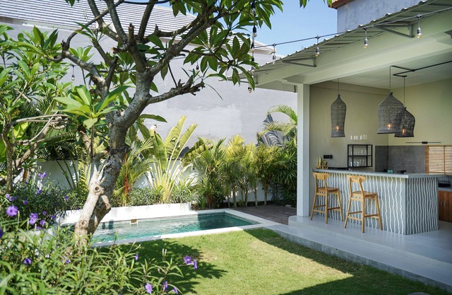 Muscle beach villa in centre super trendy Canggu