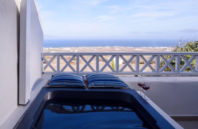 Muses Cycladic Suites - Compact Two-Bedroom Sea View Suite with Outdoor Hot Tub