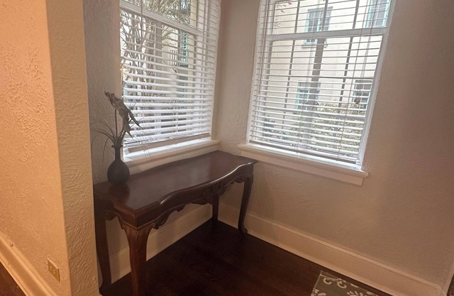 Museum District condo close to Museums, Cary Town, Scotts Addition, and Stadium.