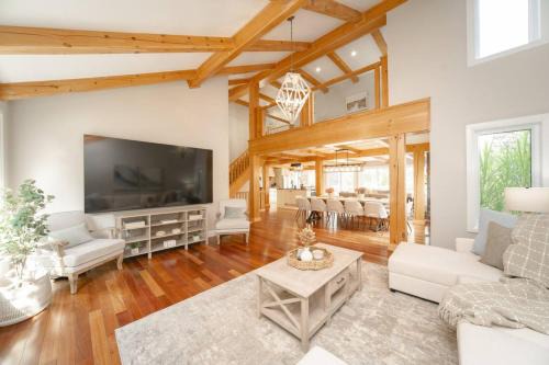 MuskokaWaterfront PoolTable 98TV 6Acres