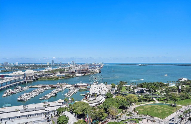 MVR - Only for VIP Travelers - Luxe Stay in Downtown