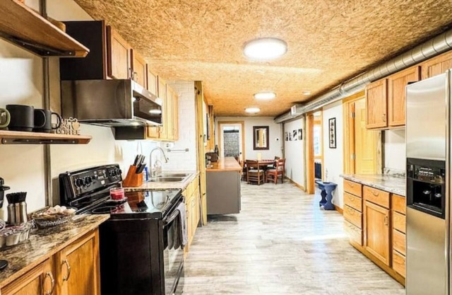 MY FLAT! Industrial 3 Bd with outdoor space!