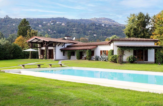 My Rental Homes - Villa Brin with tennis court, private sandy beach and dock