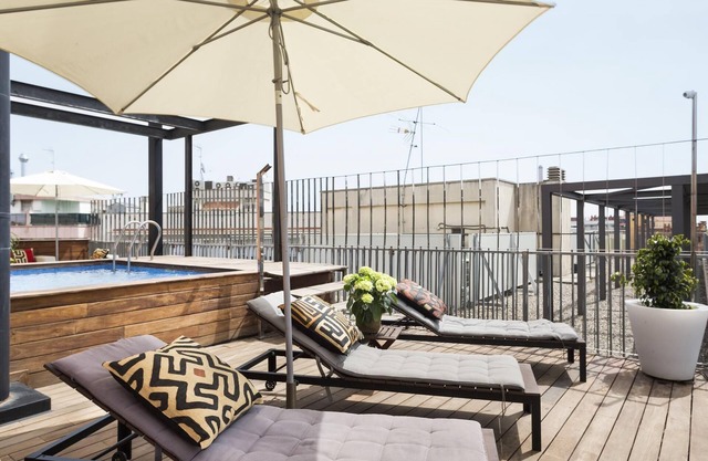My Space Barcelona 6 Apart. with pool near the Cathedral up to 48 pax.