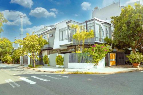 Mykhe Beach 10 minutes Free pick-up Breakfast service BBQ Private pool villa