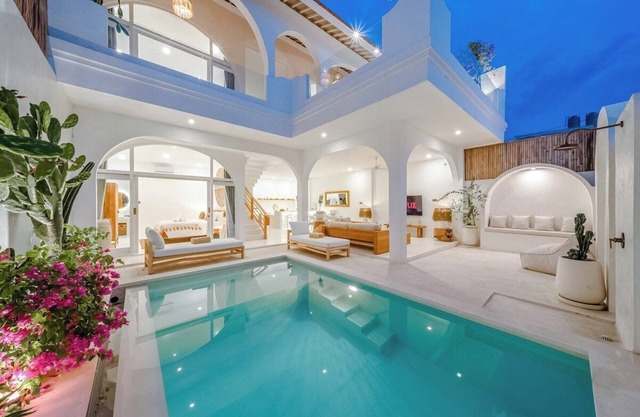"Mykonian" Concept - Luxurious 3BR Canggu Beach
