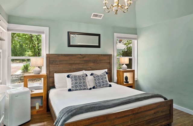 Myrinn – Downtown Retreat w/Sauna Near NAU
