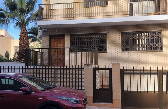 n House with private pool, air conditioning, near beach, bars and restaurants.