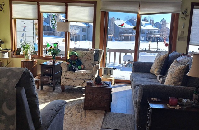 n Spacious 3-bedroom condo on Lake Largo in nice Green Bay, Wisconsin