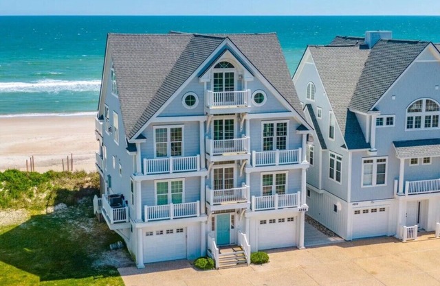 N. Topsail Family-Oriented Beachfront Home Within Walking Distance to Pool