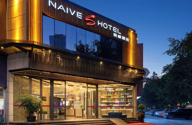 Naive S Hotel
