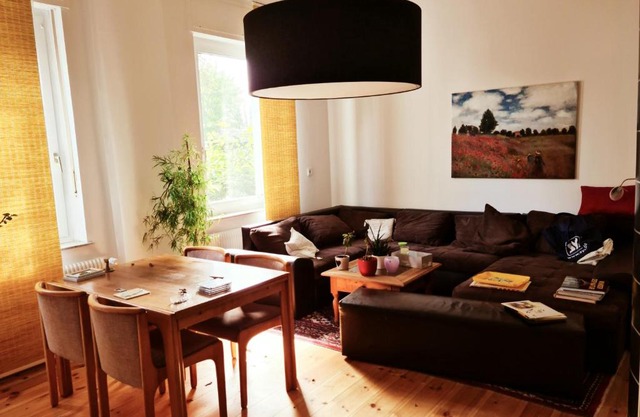 Nana-EG-80m2 sanierter Altbau-Parkplatz-kleiner Garten-WLAN-NETFLIX-2Zimmer-Küche-Dusche-Wanne-Waschmaschine