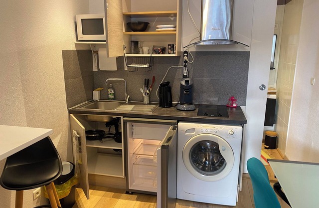Nancy, Superb air-conditioned studio 3 minutes from Place Stanislas, WIFI, fitted kitchen