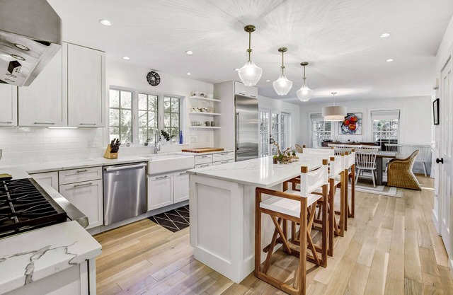 Nantucket Luxury: New Pool & Hot Tub, Upscale Family Comfort