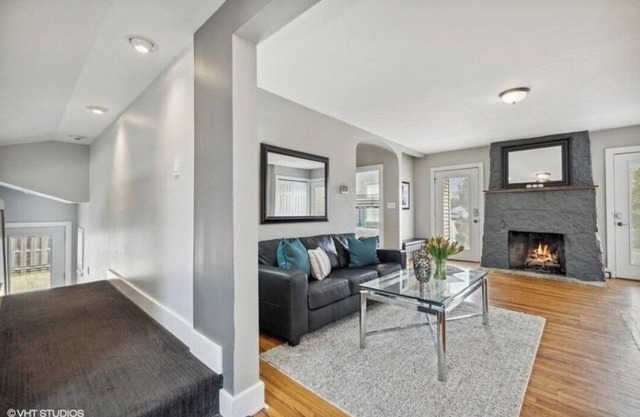 NANTUCKET OASIS!nCharming 4-bedroom house in Three Oaks with AC and WiFi