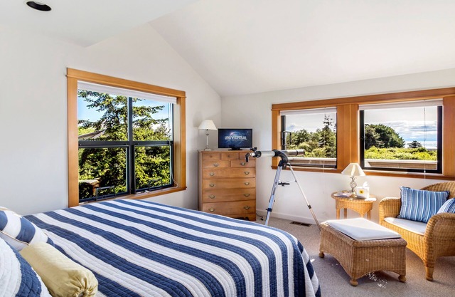 Nantucket Style w/peak-a-boo view (KBC)