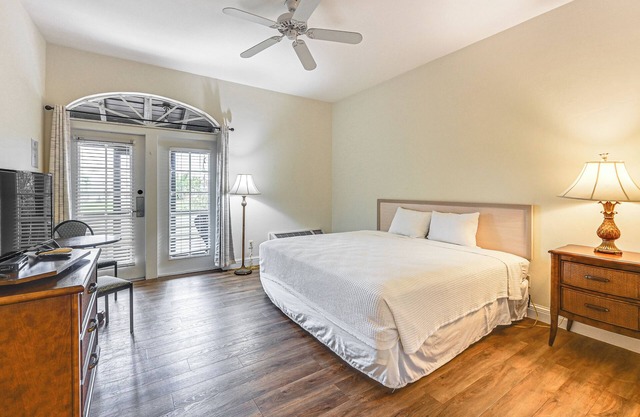 Naples Hideaway with Resort Amenities!
