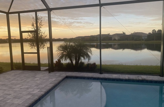 Naples Paradise. IMMACULATE Home - Built in 2021. SPECTACULAR!