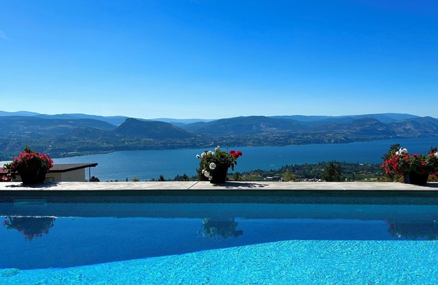 Naramata Dreaming: Wine Country Deck Suite w/Heated Pool & Trail Access