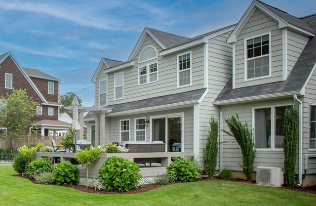 Narragansett Pier's Hadley Seaside Cottage