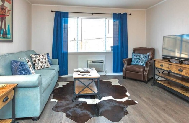 Nash Haven - Summer Pool - 1bd 1 ba
