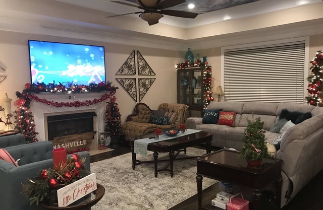 Nashville Get-away, Beautifully furnished, large home, 15 min to downtown Nash!