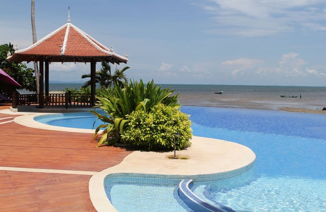 Nataya Roundhouse Coral Bay Resort and Spa