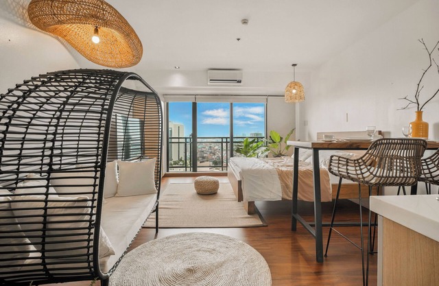 Native Studio Hideaway at the heart of Poblacion, Makati