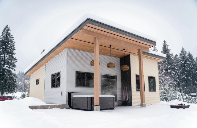 Natural Habitat Guesthouse with hot tub and sauna