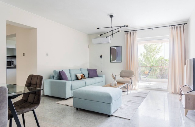 Naturally Bright 3BR Flat in Marousi