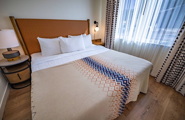 Nature-Focused Alpine Room Near Devils Postpile and Mammoth Ski Trails