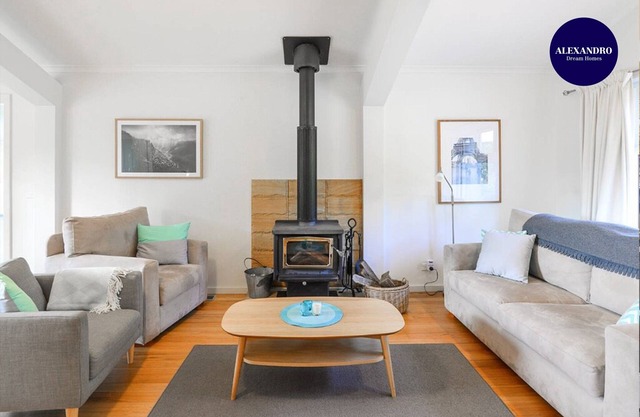 NATURE LOVERS DREAM / FIREPLACE /ACCESS TO HIKES