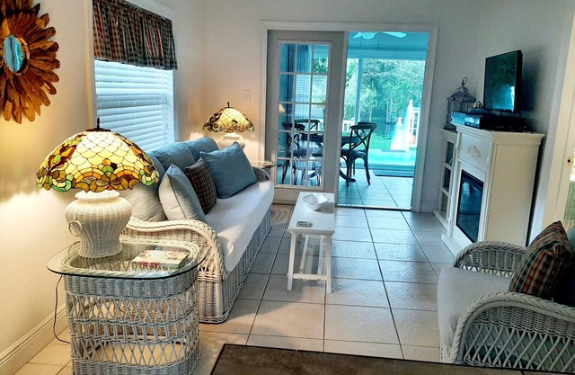 NATURE LOVERS RETREATnRELAX OR EXPLORE AT YOUR RIVER FRONT DOOR.nnnn