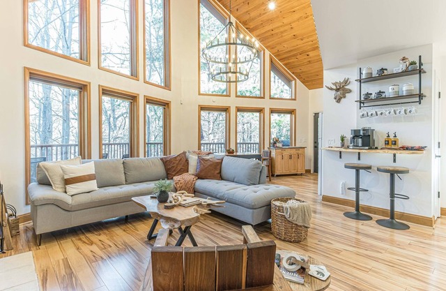 Nature Retreat - Dream Cabin in Helen, GA