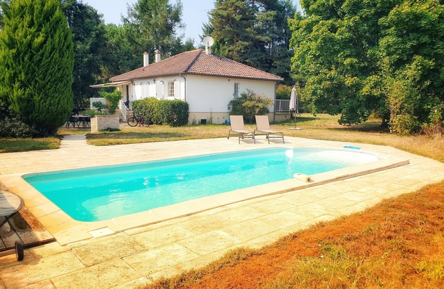 Nature, spacious, fenced, well equipped, Loire castles, ideal for families