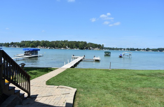 Nautical 5 Bedroom 5 Bathroom Home on Diamond Lake