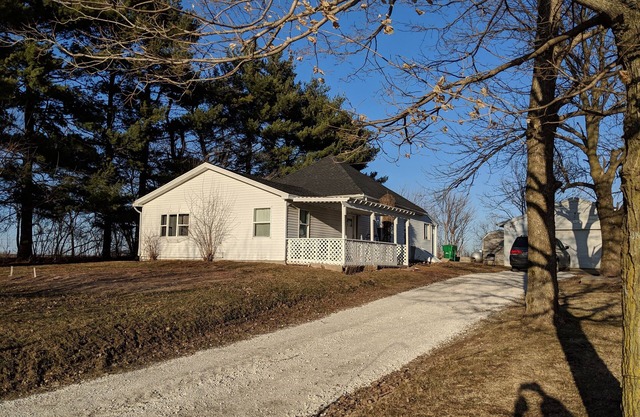 Nauvoo Country Cottage - Sleeps 12