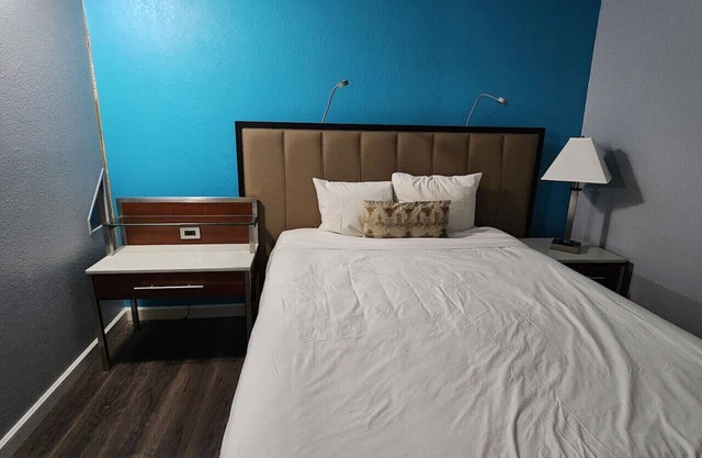 Naval Suites - Room 230