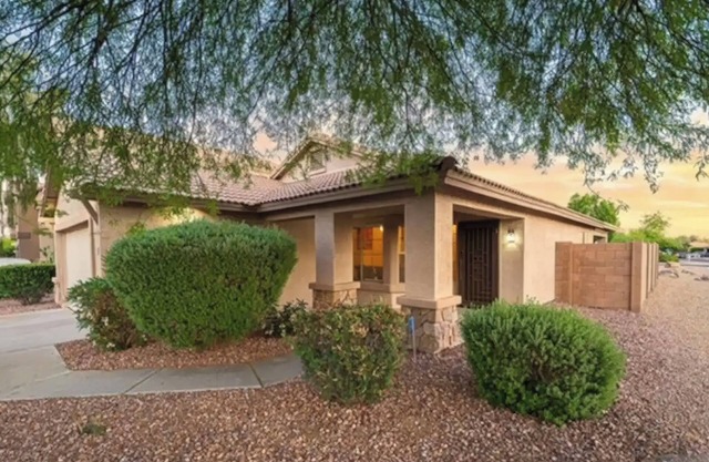 Navigate Stays 3B/2BA Home w/Pool & Prime Location