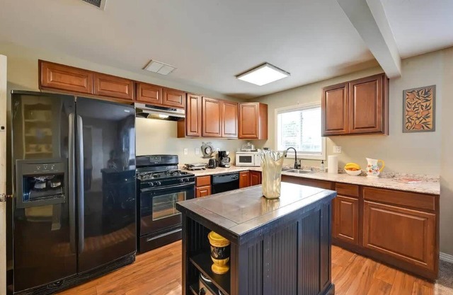 Navigate Stays 5 Bed Home w/ Private Pool