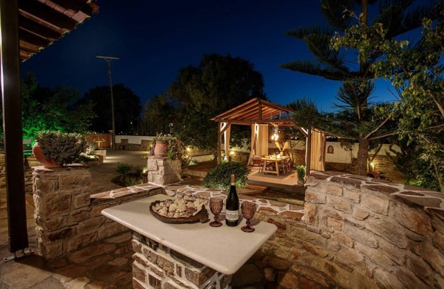 Naxos Chora Villa 'Vaporias' with amazing garden