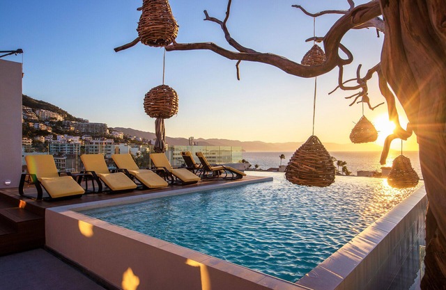 Nayri Life & Spa 4034 APT just one block on the beach in Romantic zone PV